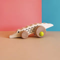 Drewniany kajman - seria vintage